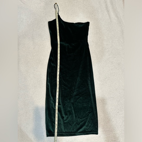 Rosedress Green Velvet mini body hugging dress, one shoulder strap, Size Med NWT - Picture 8 of 12